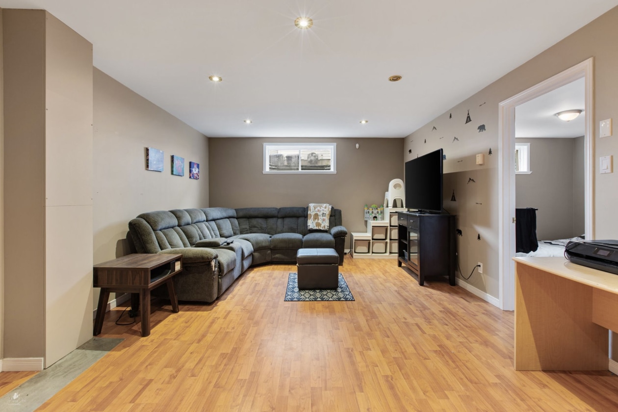 Salle familiale — 1063, Rue de l'Eau-de-Rose, Lévis (Les Chutes-de-la-Chaudière-Est), G6Z3J7, Lévis (Les Chutes-de-la-Chaudière-Est)