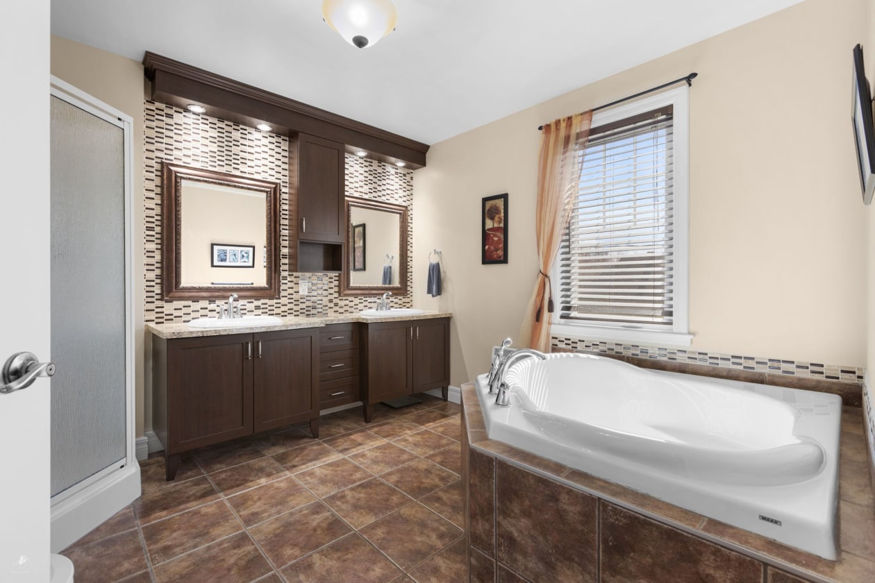 Salle de bains — 29, Rue des Seigneurs, Lévis (Les Chutes-de-la-Chaudière-Est), G6Z7P4, Lévis (Les Chutes-de-la-Chaudière-Est)