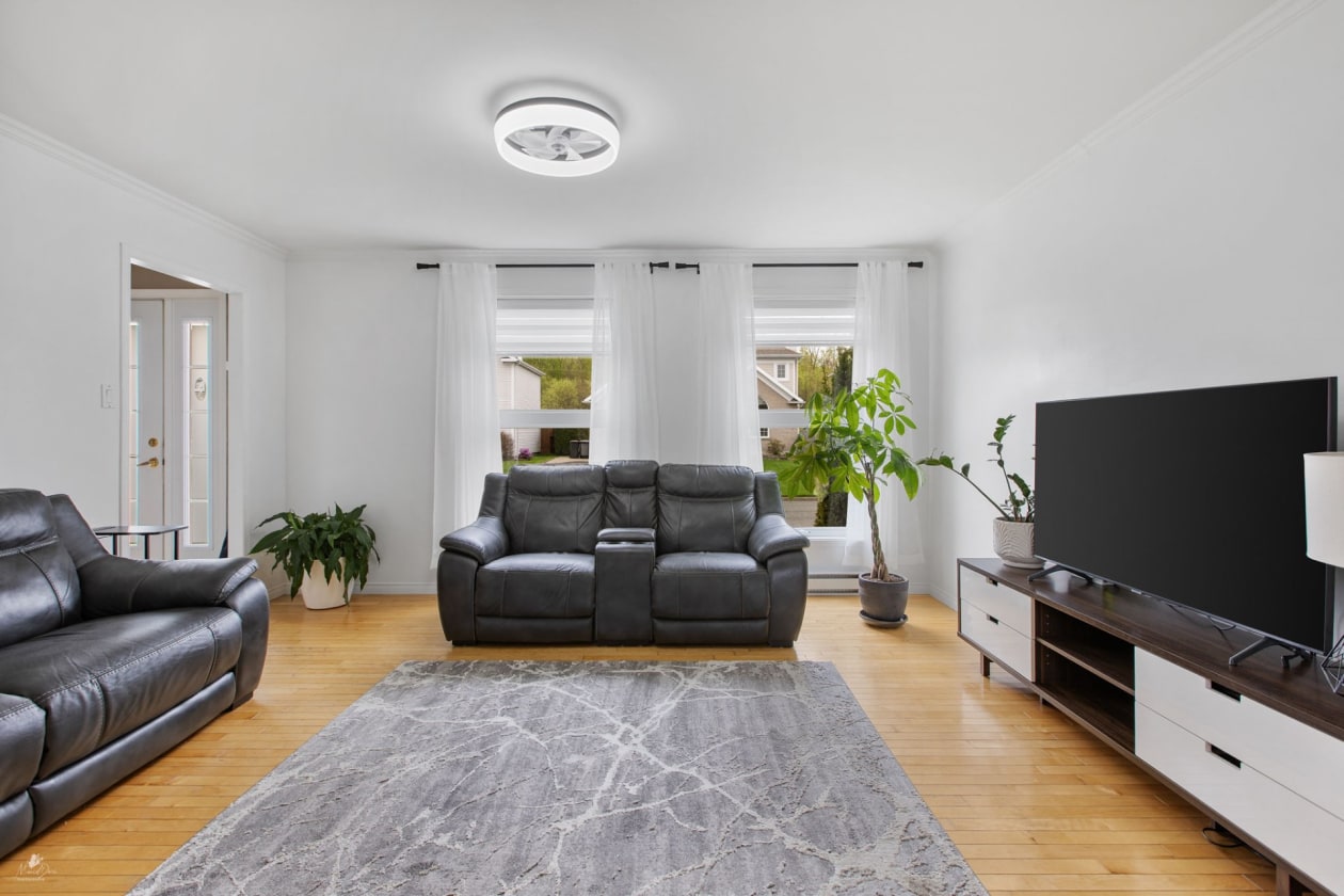 Salon — 1063, Rue de l'Eau-de-Rose, Lévis (Les Chutes-de-la-Chaudière-Est), G6Z3J7, Lévis (Les Chutes-de-la-Chaudière-Est)