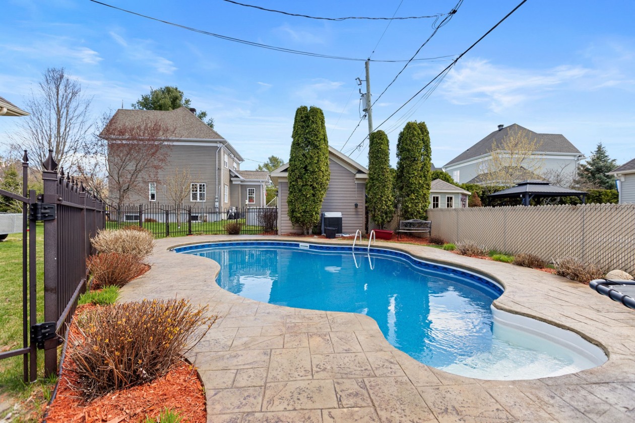 Piscine — 29, Rue des Seigneurs, Lévis (Les Chutes-de-la-Chaudière-Est), G6Z7P4, Lévis (Les Chutes-de-la-Chaudière-Est)