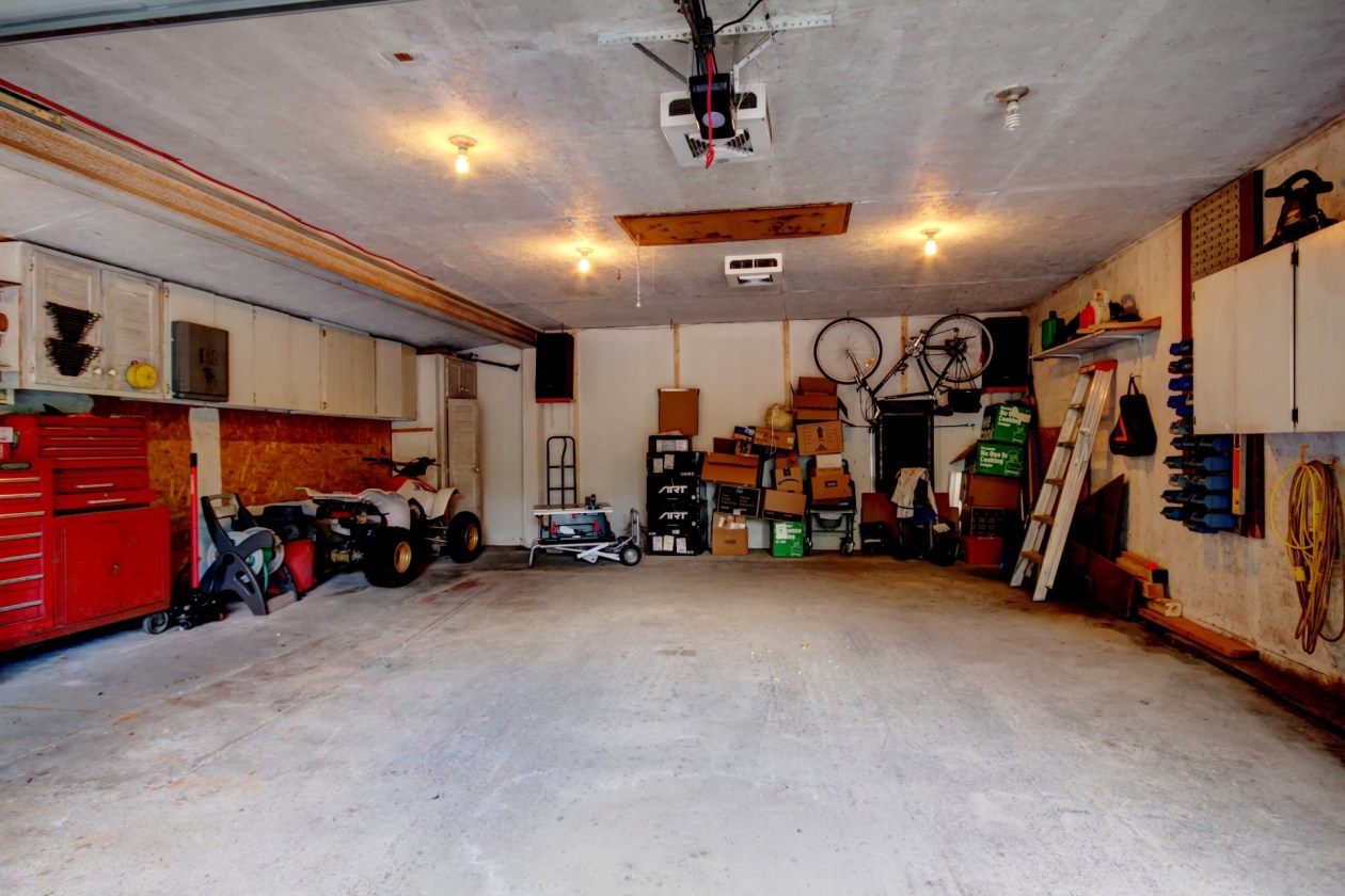 Garage — 3 - 7, Rue du Cap, Saguenay (Chicoutimi), G7G3N5, Saguenay (Chicoutimi)