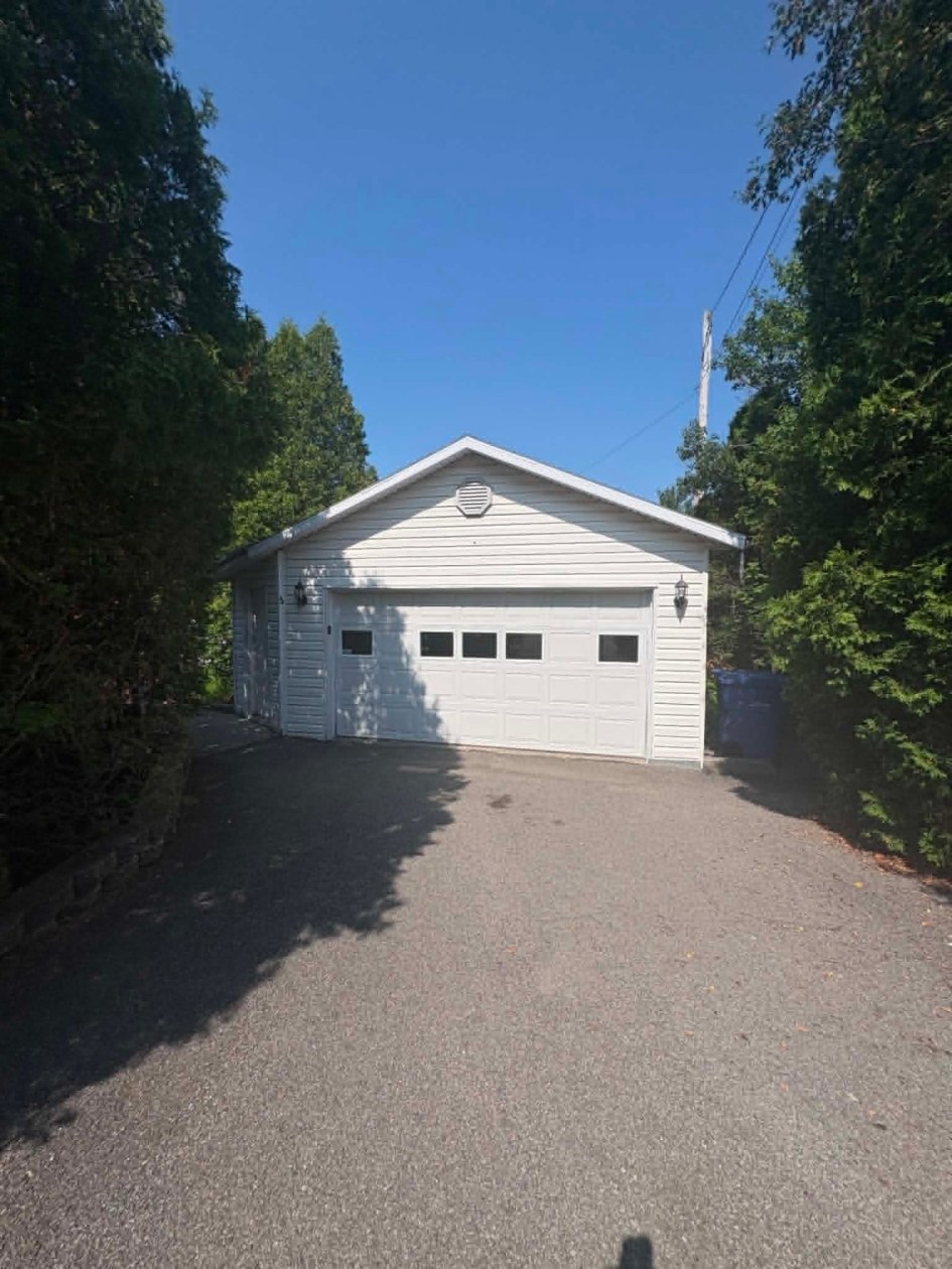 Garage — 3 - 7, Rue du Cap, Saguenay (Chicoutimi), G7G3N5, Saguenay (Chicoutimi)