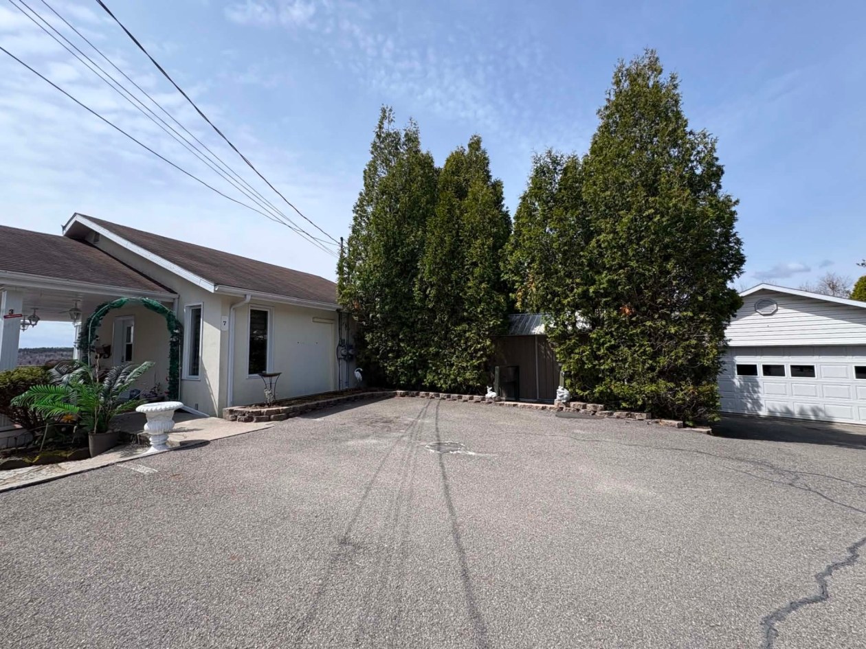 Logement — 3 - 7, Rue du Cap, Saguenay (Chicoutimi), G7G3N5, Saguenay (Chicoutimi)
