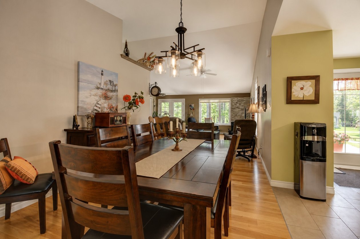 Salle à manger — 526, Ch. Champigny, Larouche, G0W1Z0, Larouche