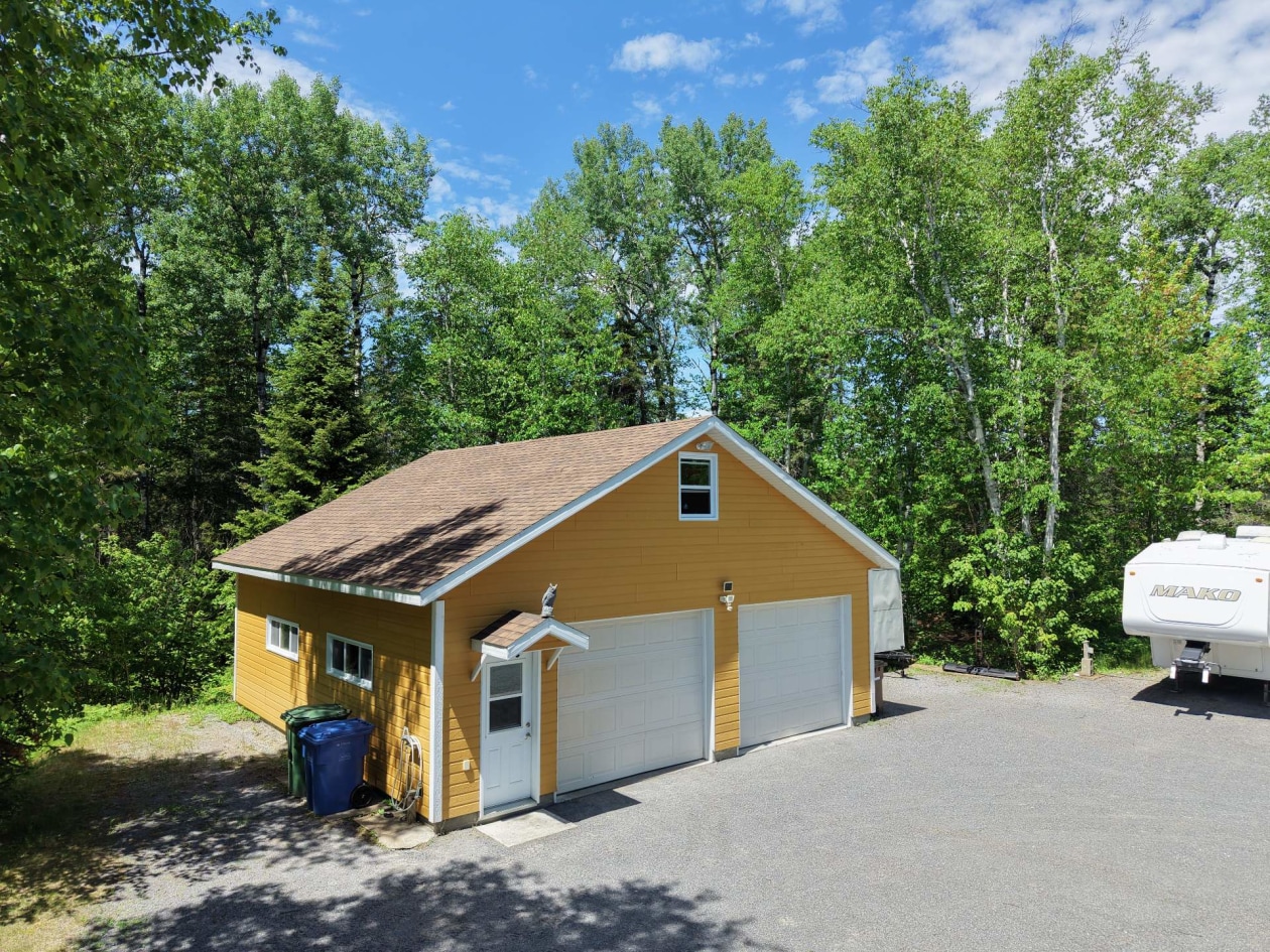 Garage — 526, Ch. Champigny, Larouche, G0W1Z0, Larouche