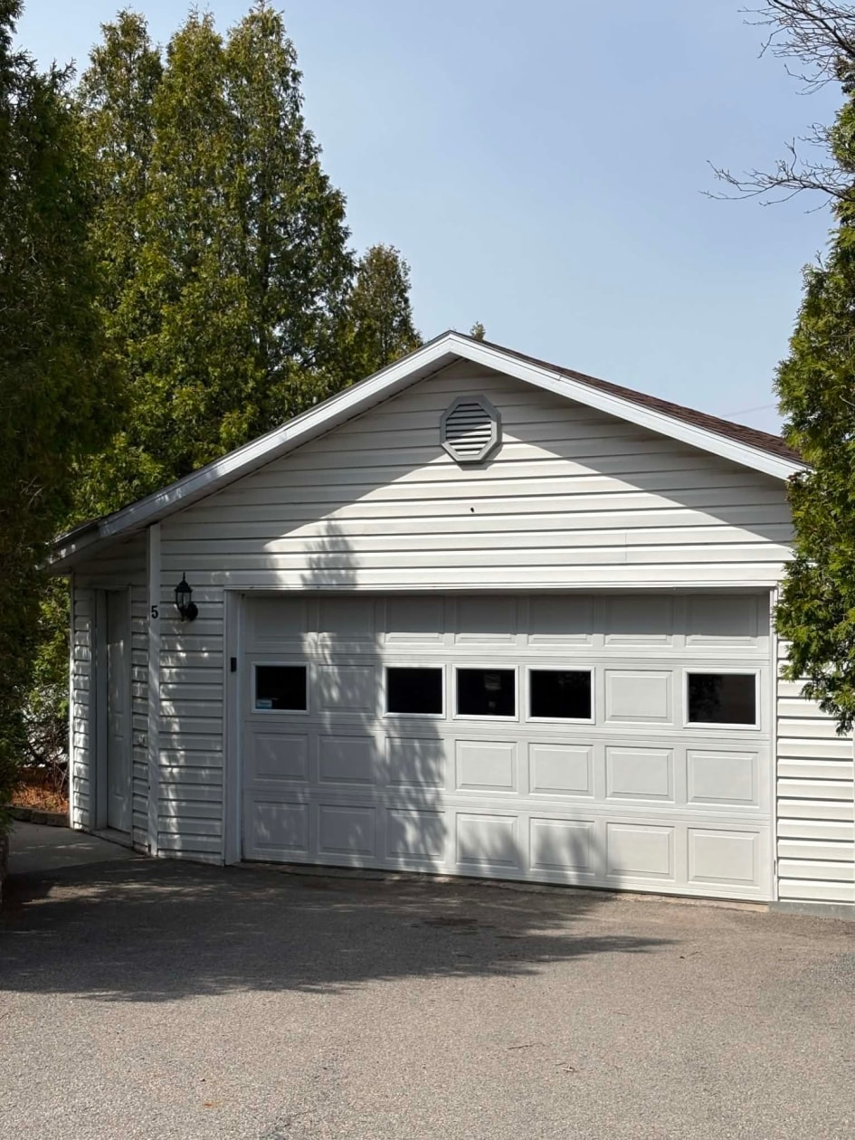 Garage — 3 - 7, Rue du Cap, Saguenay (Chicoutimi), G7G3N5, Saguenay (Chicoutimi)