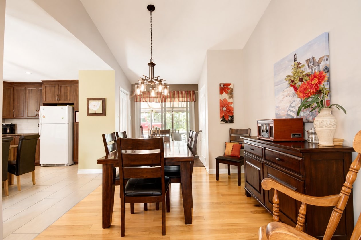 Salle à manger — 526, Ch. Champigny, Larouche, G0W1Z0, Larouche
