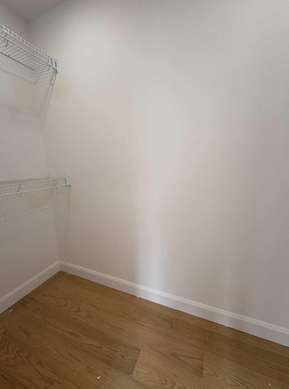 Penderie — 209, Rue Mézy, Saguenay (Chicoutimi), G7G1J6, Saguenay (Chicoutimi)