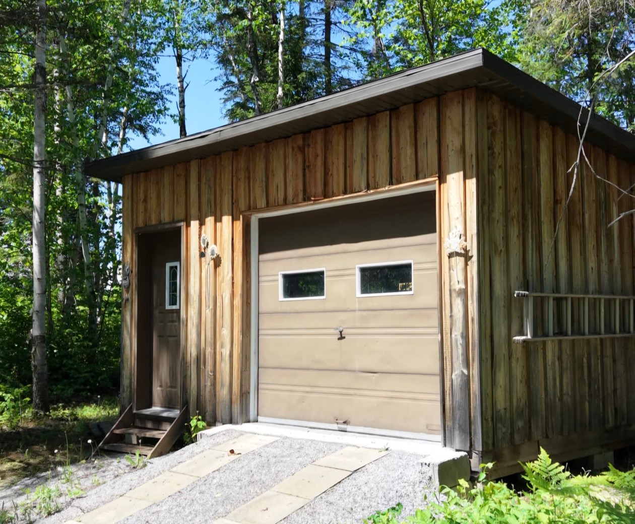 Garage — 526, Ch. Champigny, Larouche, G0W1Z0, Larouche