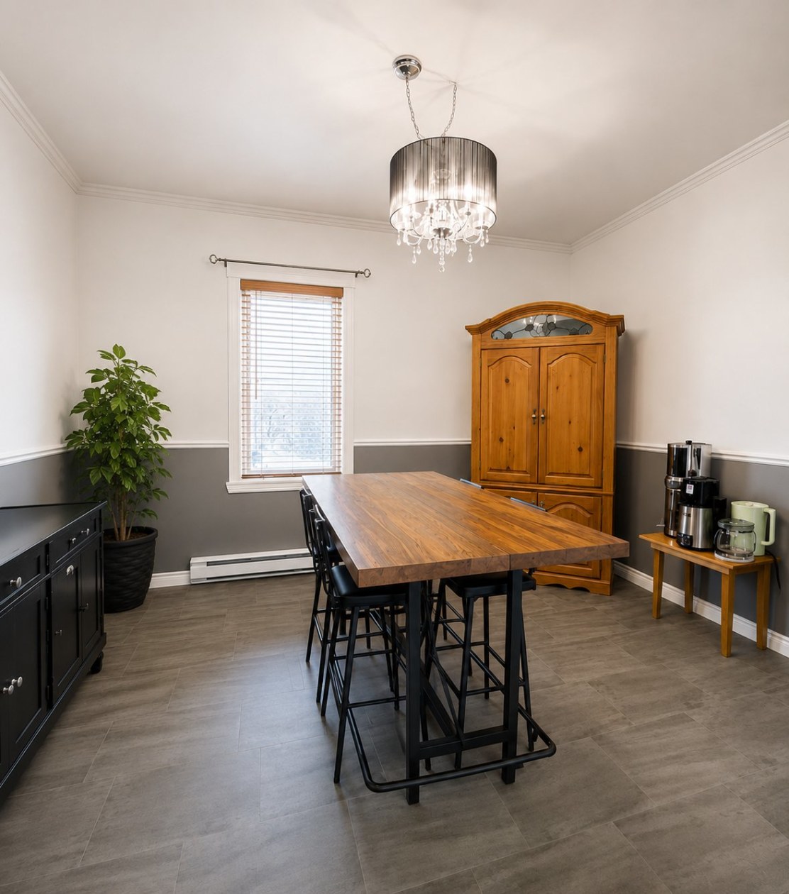 Salle à manger — 2710, Rue Vaudreuil, Saguenay (Jonquière), G7S2A3, Saguenay (Jonquière)