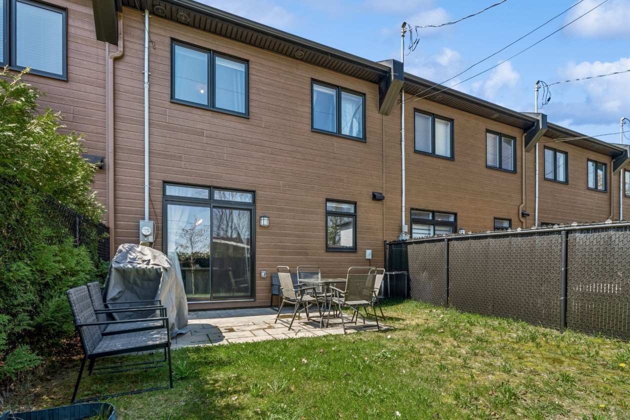 Cour — 324, Crois. Corno, Boisbriand, J7G0B3, Boisbriand