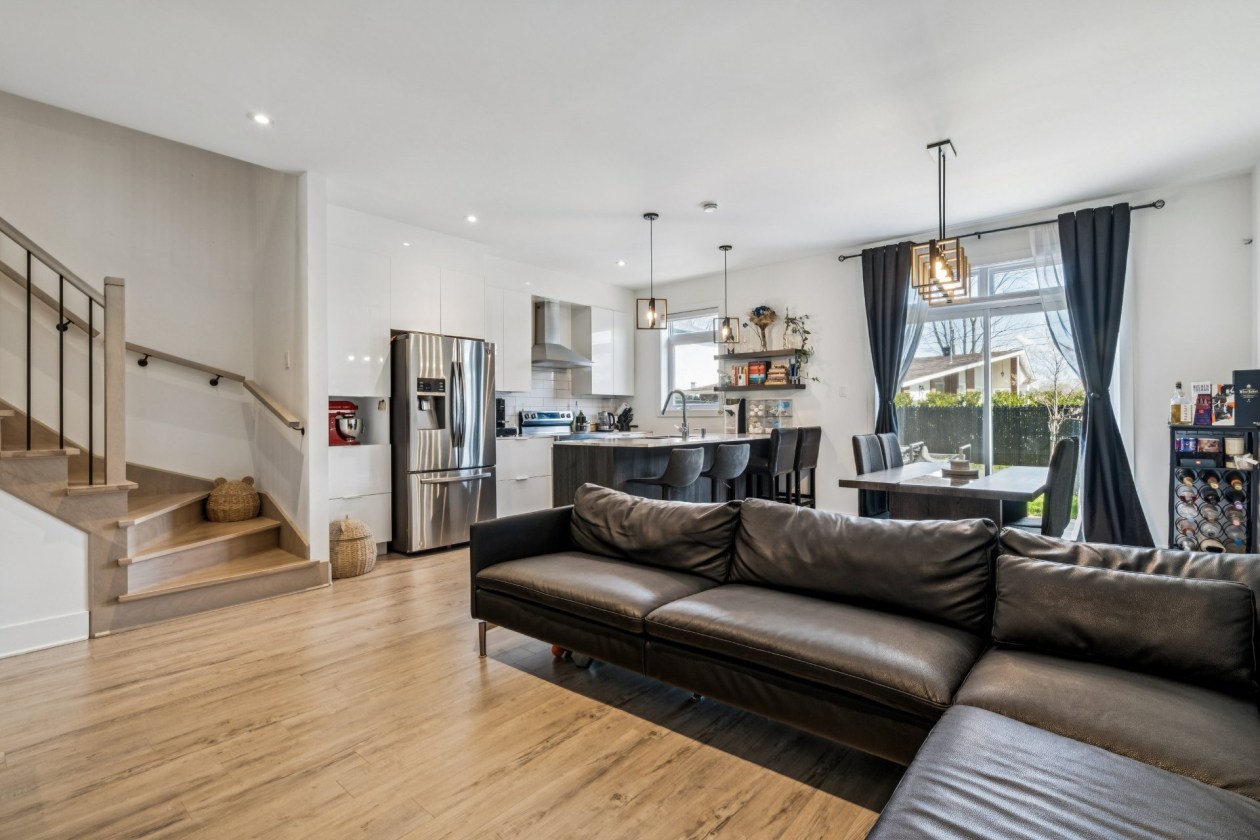 Salon — 324, Crois. Corno, Boisbriand, J7G0B3, Boisbriand