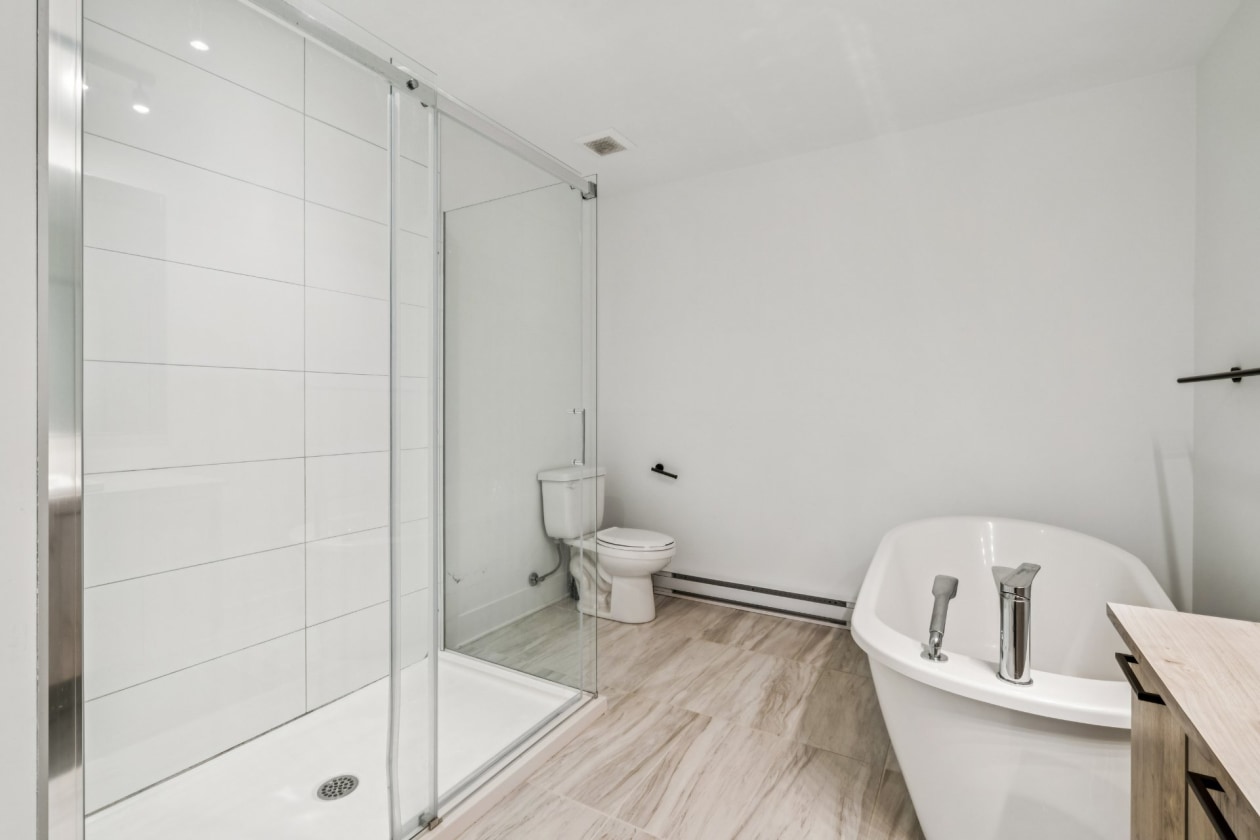 Salle de bains — 324, Crois. Corno, Boisbriand, J7G0B3, Boisbriand