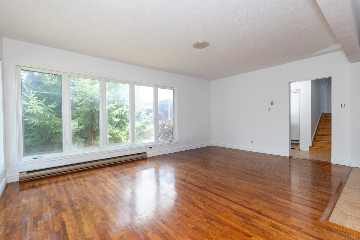 Salon — 7, Rue Tremblay, Châteauguay, J6J3N3, Châteauguay