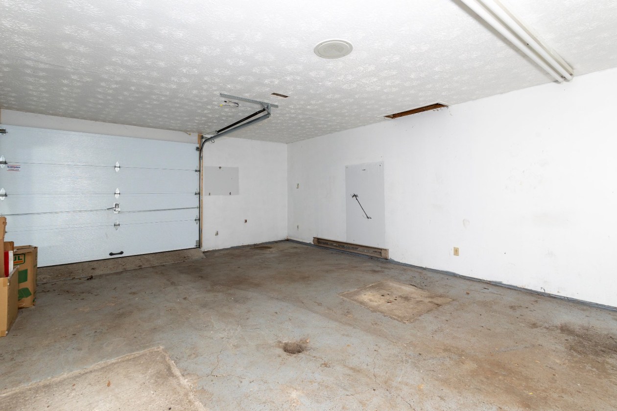 Garage — 7, Rue Tremblay, Châteauguay, J6J3N3, Châteauguay