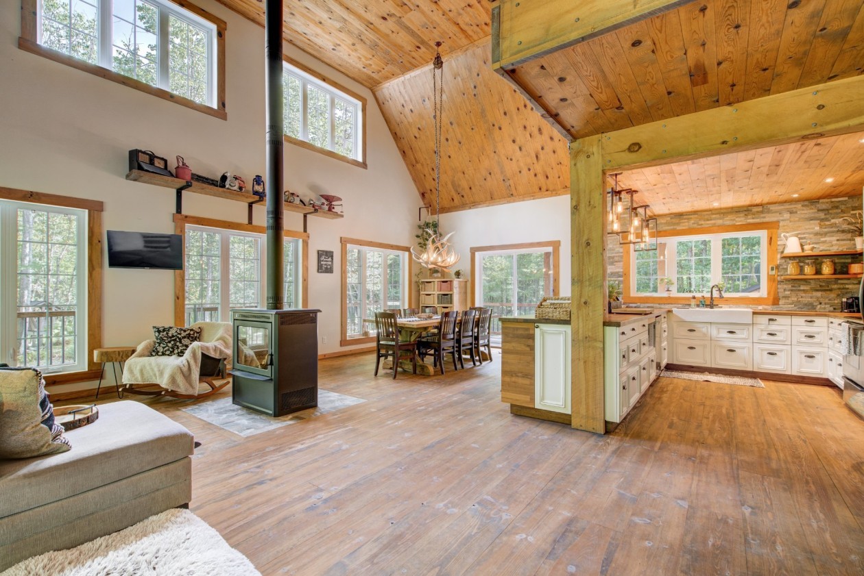 Salon — 3, Ch. Wesley, Wentworth, J8H0H5, Wentworth