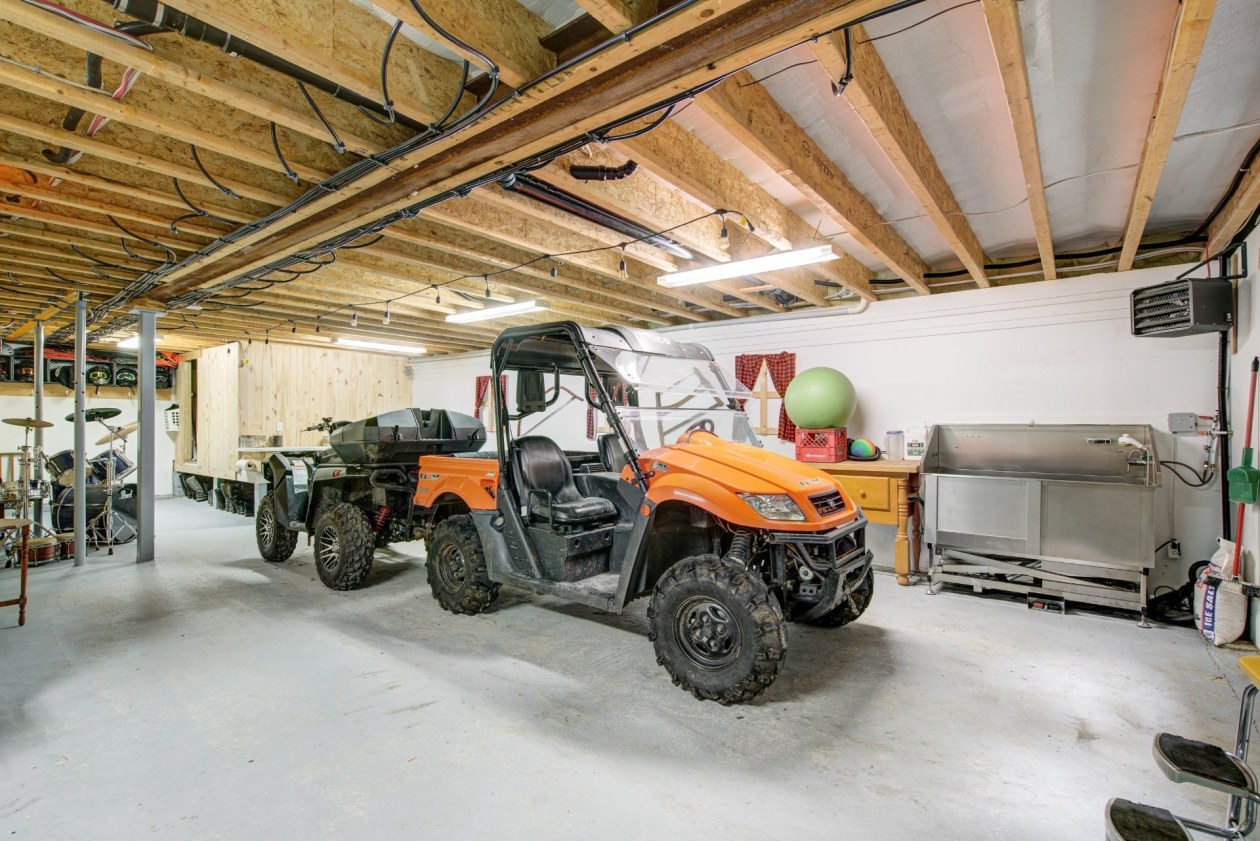 Garage — 3, Ch. Wesley, Wentworth, J8H0H5, Wentworth