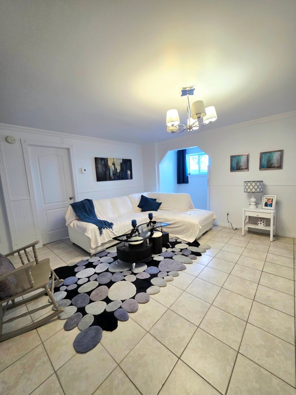 Salon — 111, Route 132 E., Sainte-Luce, G0K1P0, Sainte-Luce