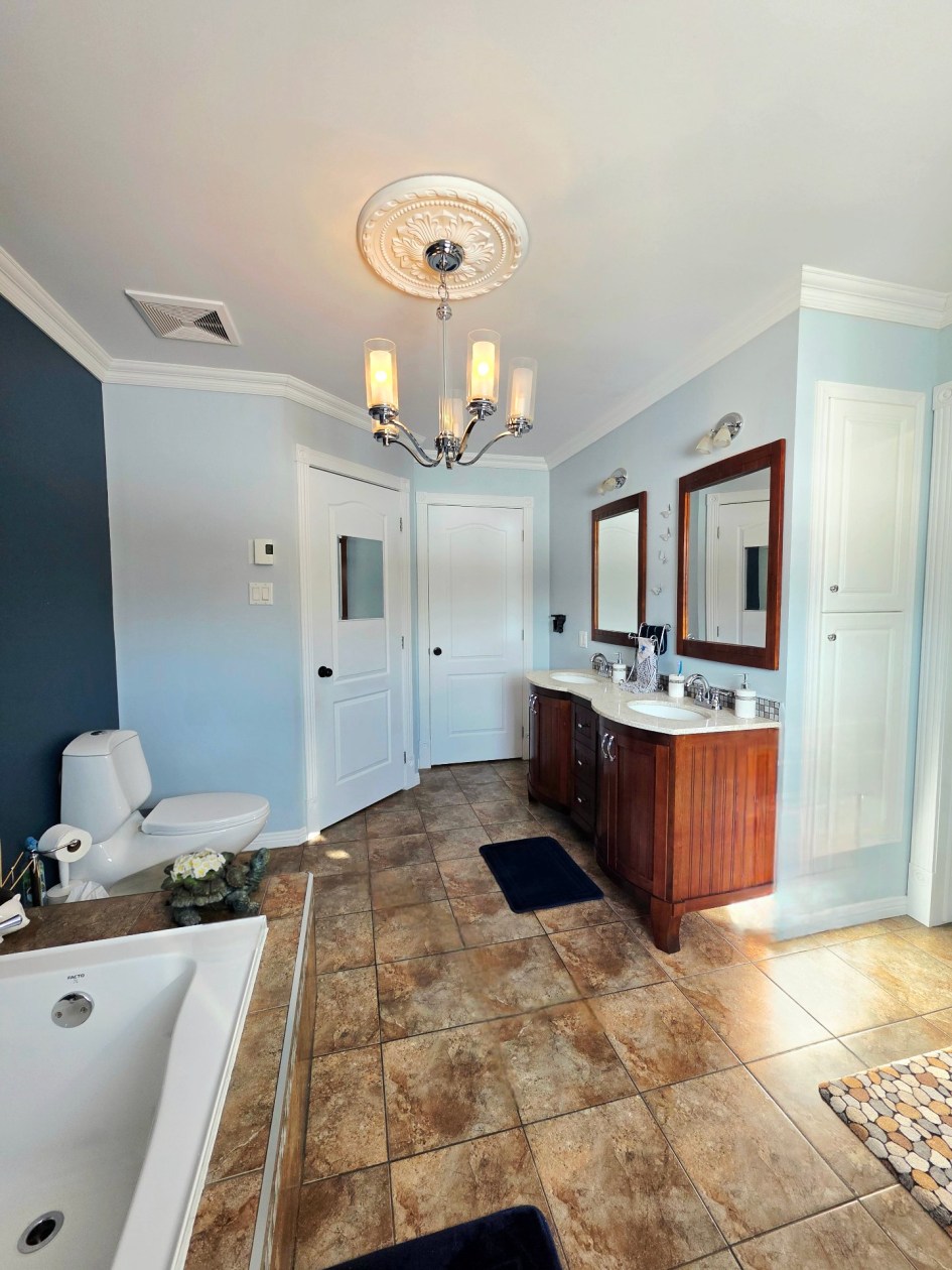 Salle de bains — 111, Route 132 E., Sainte-Luce, G0K1P0, Sainte-Luce