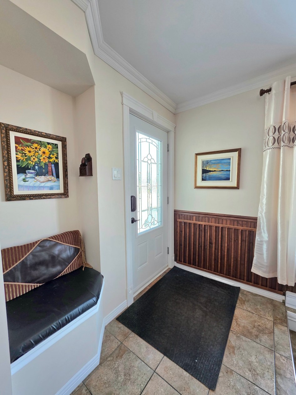 Hall d'entrée — 111, Route 132 E., Sainte-Luce, G0K1P0, Sainte-Luce