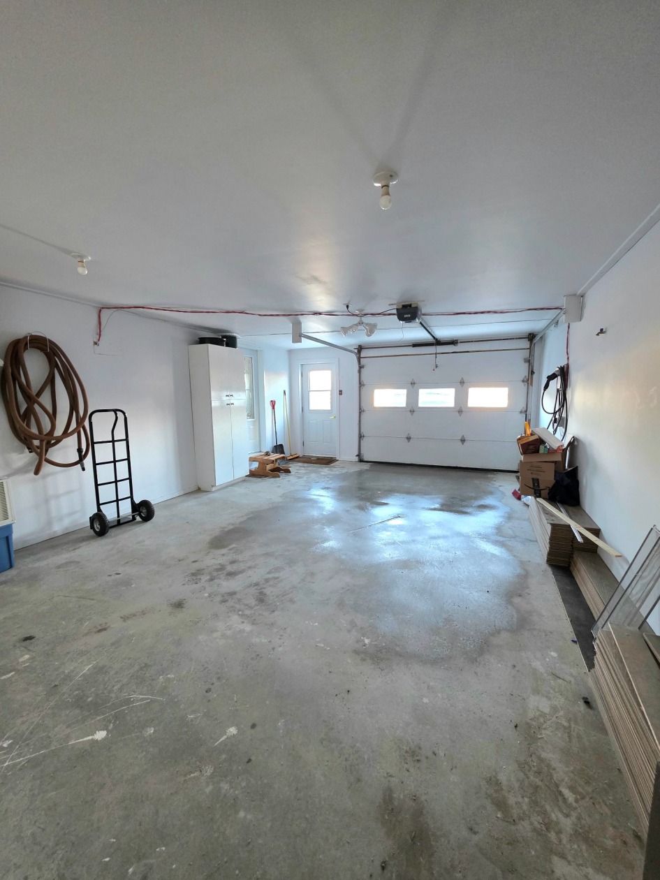 Garage — 111, Route 132 E., Sainte-Luce, G0K1P0, Sainte-Luce