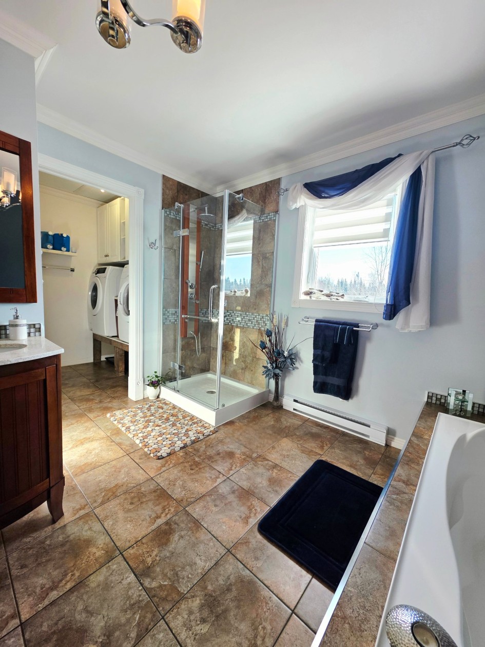 Salle de bains — 111, Route 132 E., Sainte-Luce, G0K1P0, Sainte-Luce