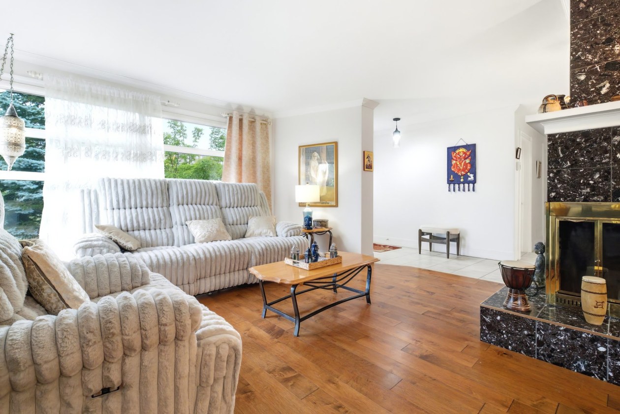 Salon — 504, Boul. Talbot, Saguenay (Chicoutimi), G7H4A2, Saguenay (Chicoutimi)