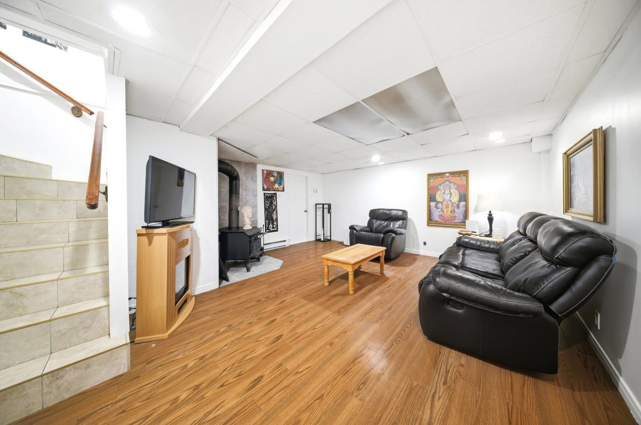 Salle familiale — 504, Boul. Talbot, Saguenay (Chicoutimi), G7H4A2, Saguenay (Chicoutimi)