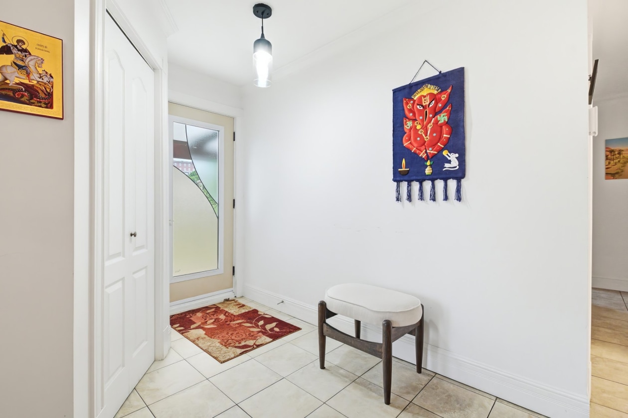 Hall d'entrée — 504, Boul. Talbot, Saguenay (Chicoutimi), G7H4A2, Saguenay (Chicoutimi)