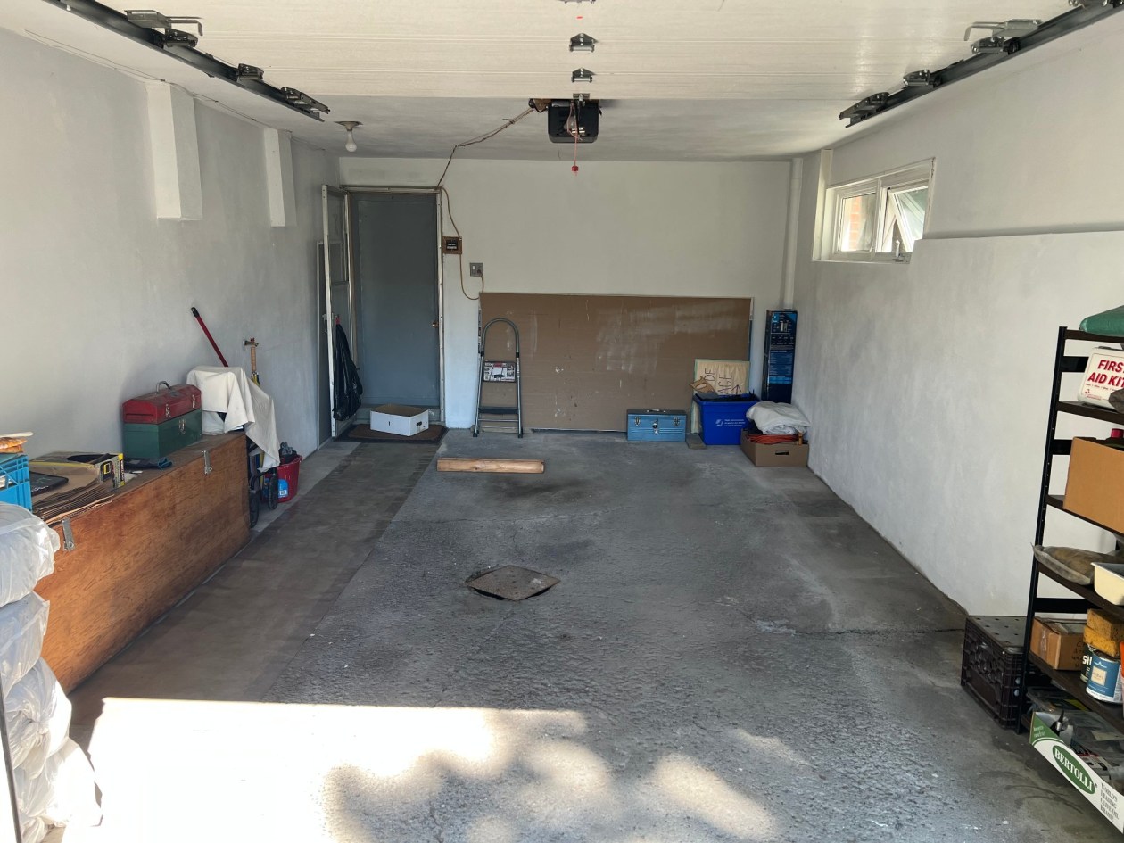 Garage — 11626, Rue Ross, Montréal (Pierrefonds-Roxboro), H8Y1C7, Montréal (Pierrefonds-Roxboro)