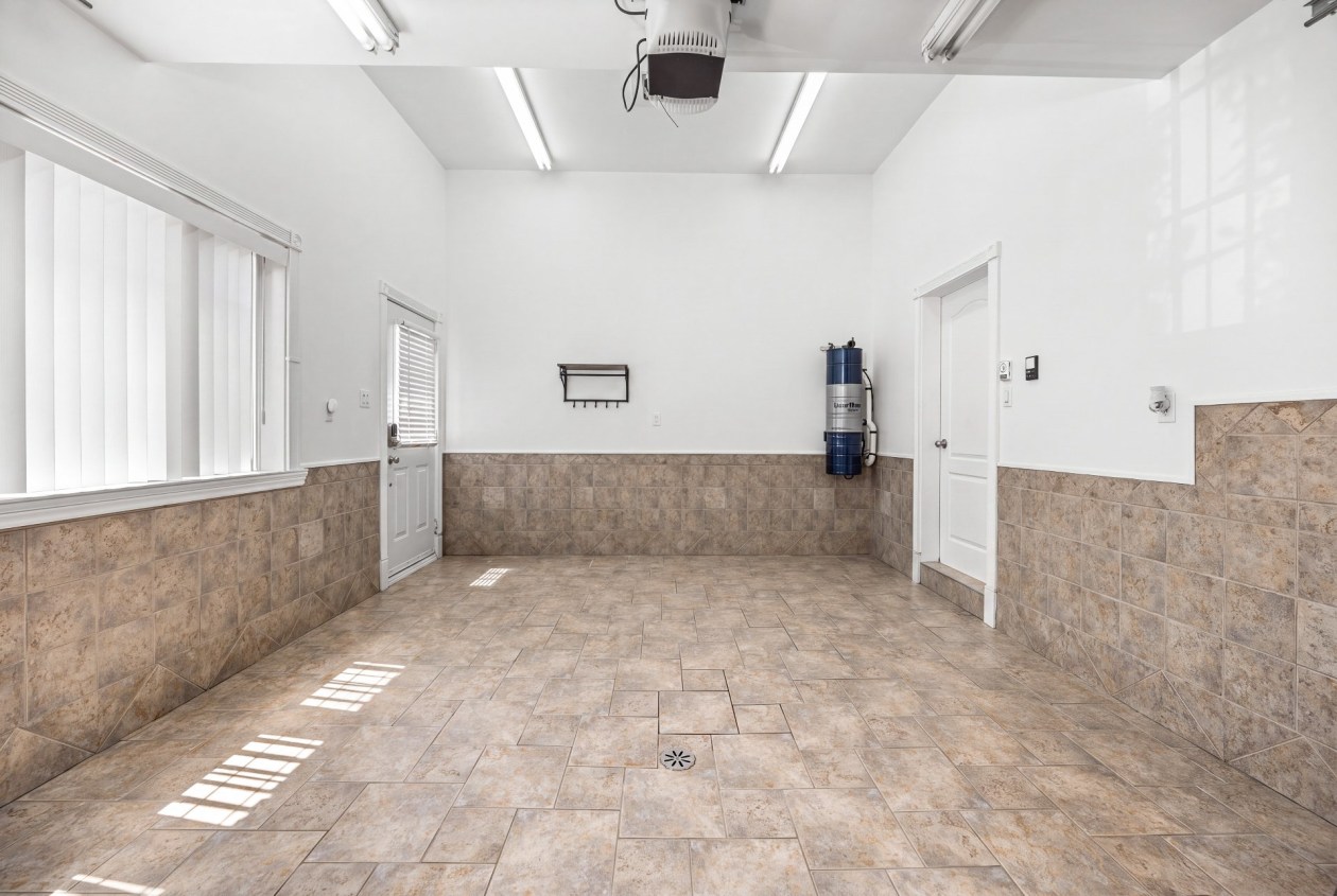 Garage — 1220, Mtée du Moulin, Laval (Saint-François), H7A2A3, Laval (Saint-François)