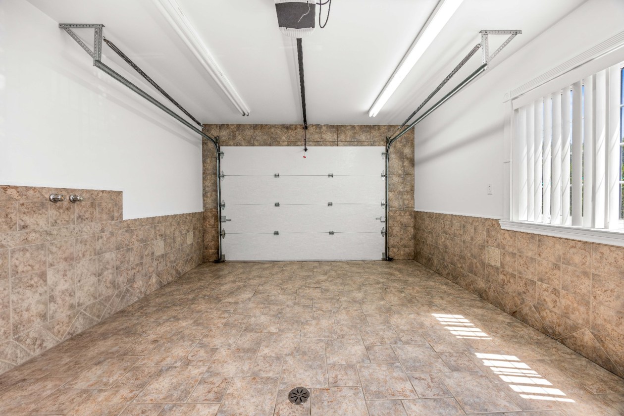 Garage — 1220, Mtée du Moulin, Laval (Saint-François), H7A2A3, Laval (Saint-François)