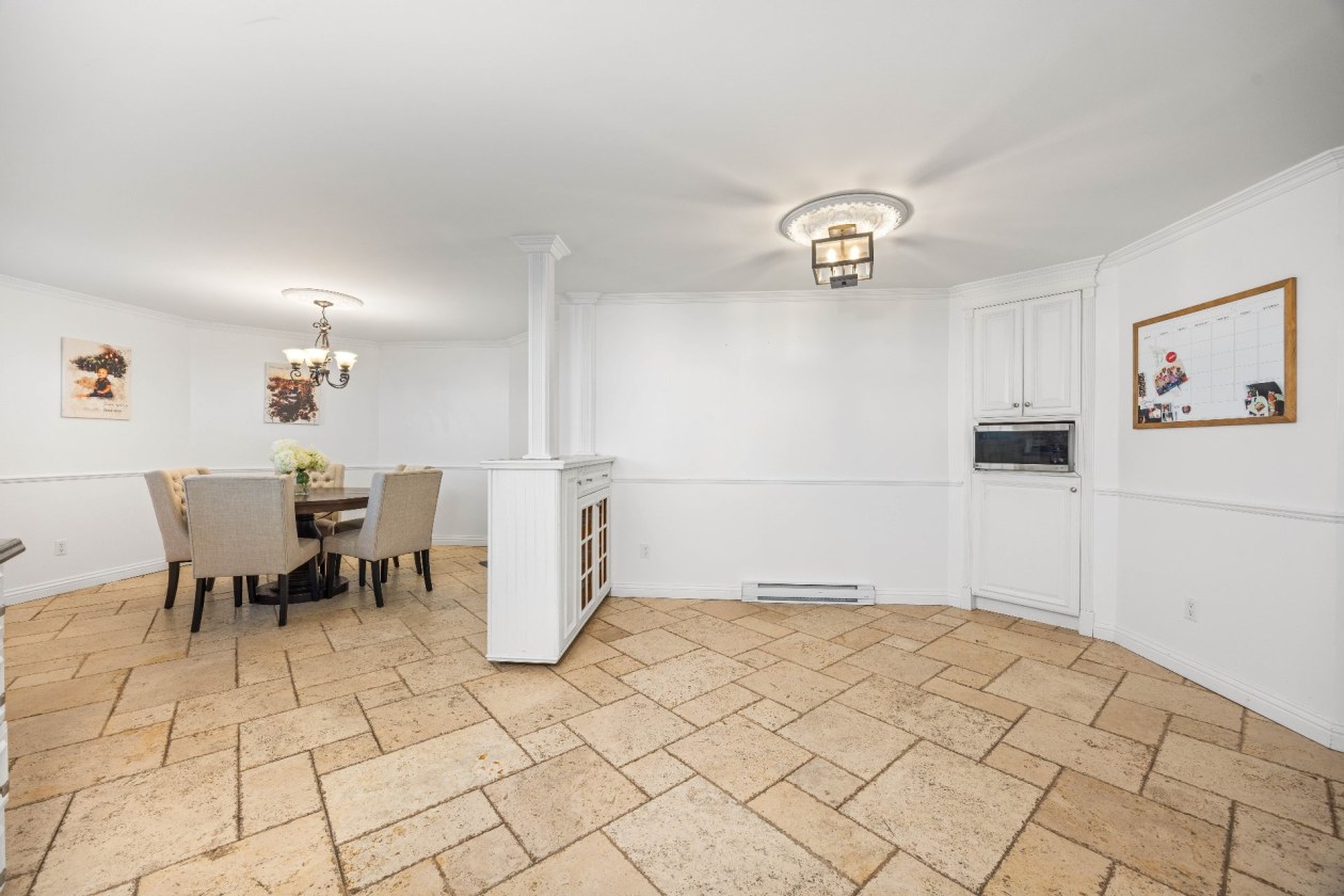 Salle à manger — 1220, Mtée du Moulin, Laval (Saint-François), H7A2A3, Laval (Saint-François)