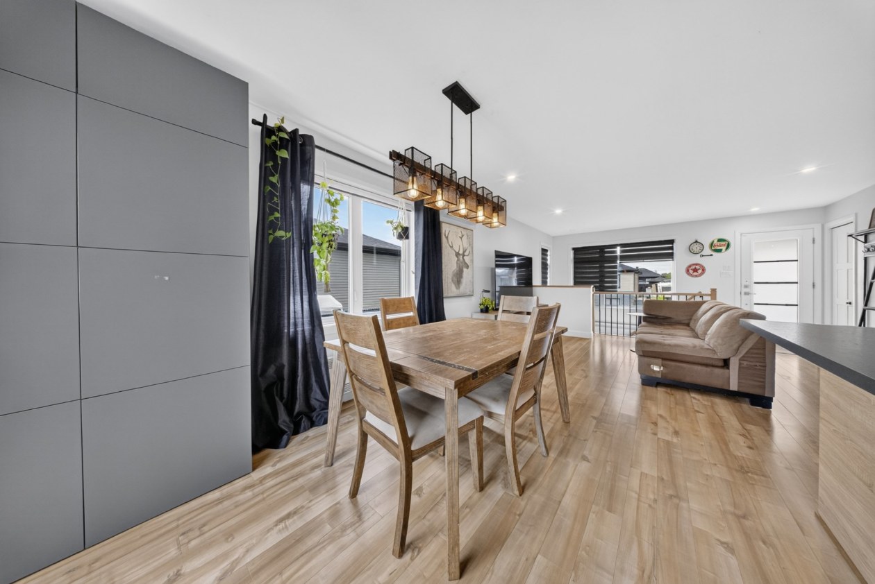 Salle à manger — 2315, Rue Offenbach, Drummondville, J2B1W6, Drummondville