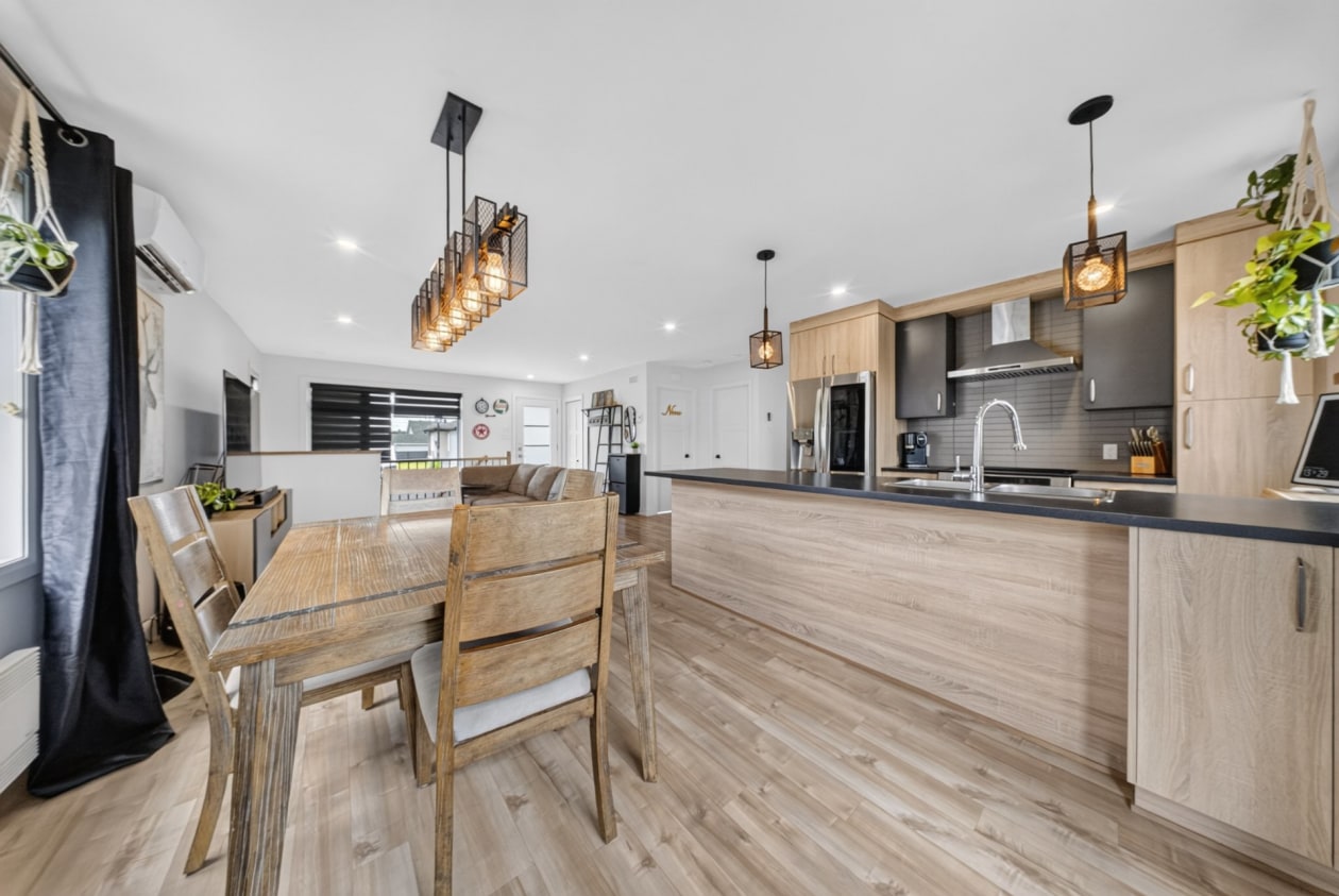 Salle à manger — 2315, Rue Offenbach, Drummondville, J2B1W6, Drummondville