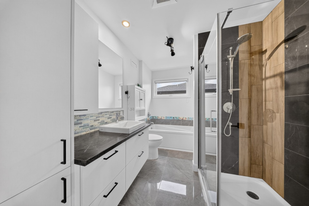 Salle de bains — 2315, Rue Offenbach, Drummondville, J2B1W6, Drummondville