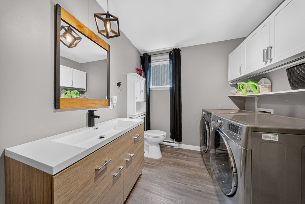 Salle de bains — 2315, Rue Offenbach, Drummondville, J2B1W6, Drummondville