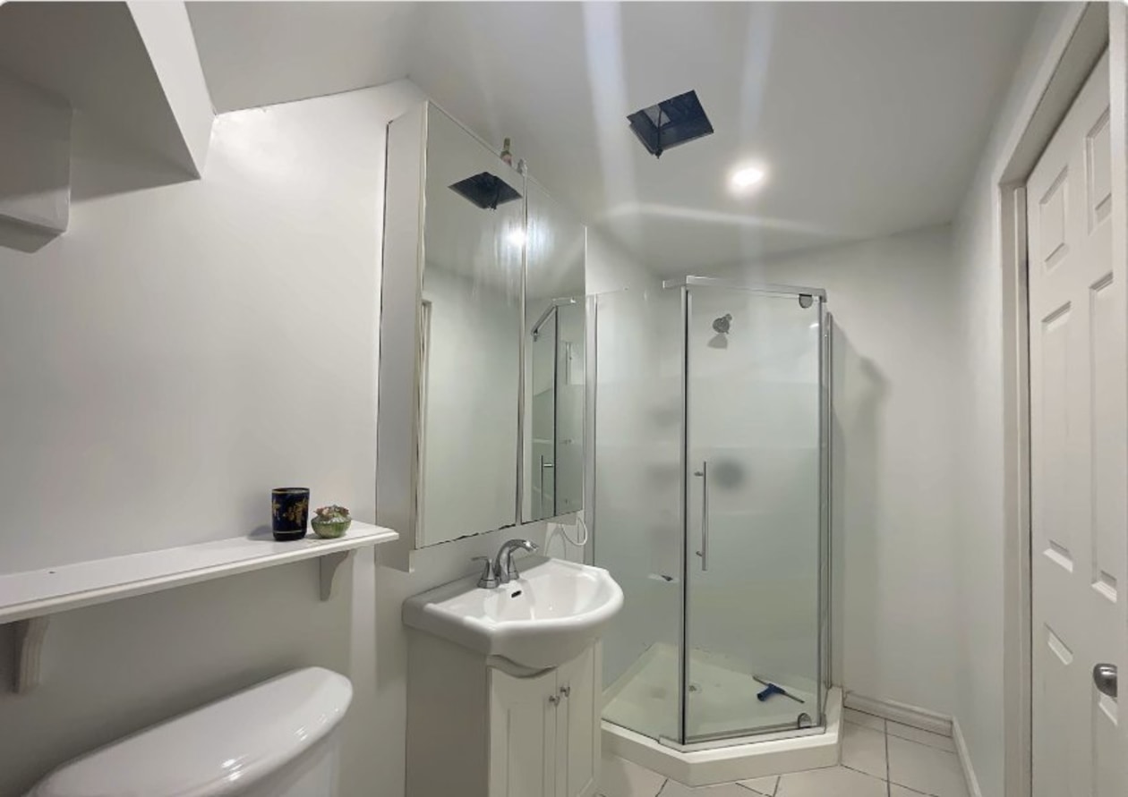 Salle de bains — 2, Crois. Léo-Paul-Desrosiers, Notre-Dame-de-l'Île-Perrot, J7W1S9, Notre-Dame-de-l'Île-Perrot