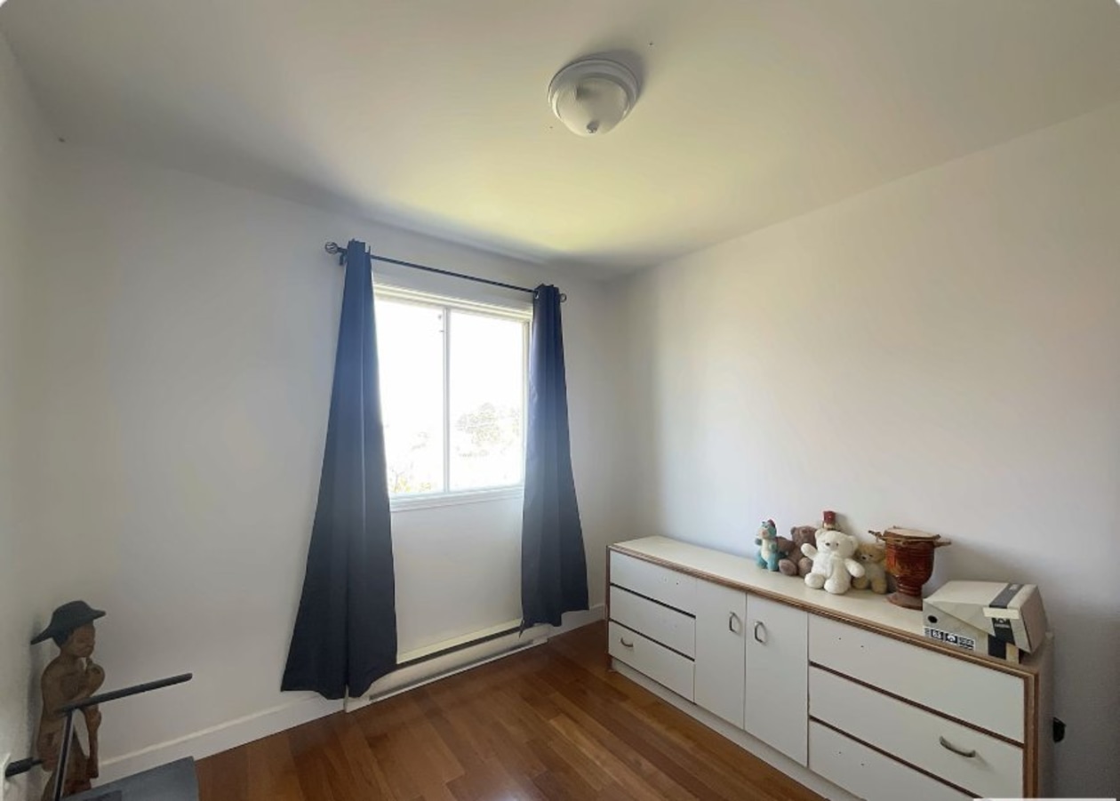 Chambre à coucher — 2, Crois. Léo-Paul-Desrosiers, Notre-Dame-de-l'Île-Perrot, J7W1S9, Notre-Dame-de-l'Île-Perrot