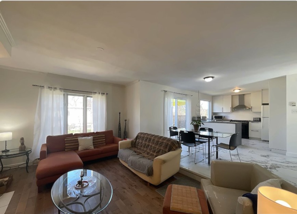 Salle familiale — 2, Crois. Léo-Paul-Desrosiers, Notre-Dame-de-l'Île-Perrot, J7W1S9, Notre-Dame-de-l'Île-Perrot