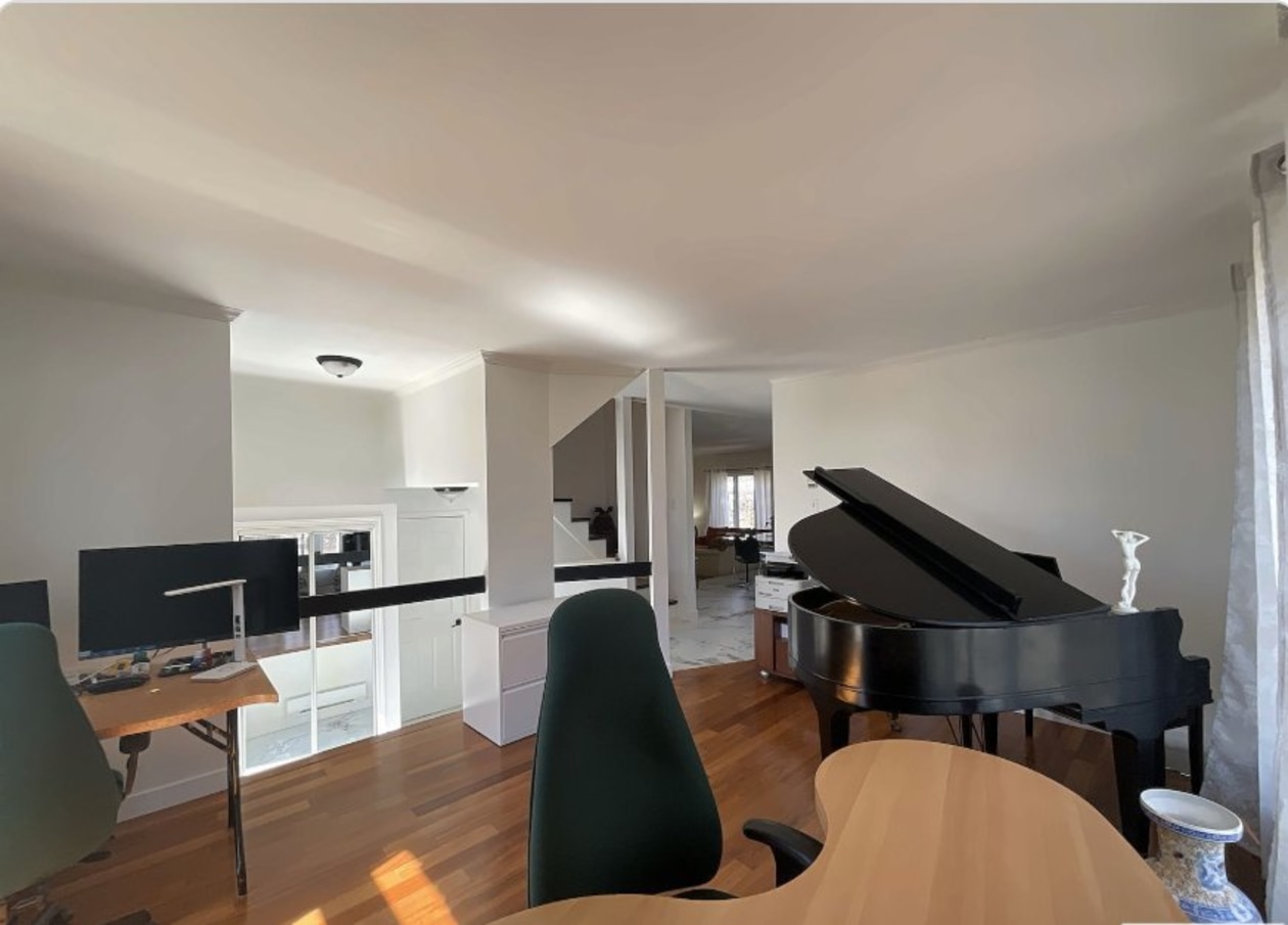 Salon — 2, Crois. Léo-Paul-Desrosiers, Notre-Dame-de-l'Île-Perrot, J7W1S9, Notre-Dame-de-l'Île-Perrot