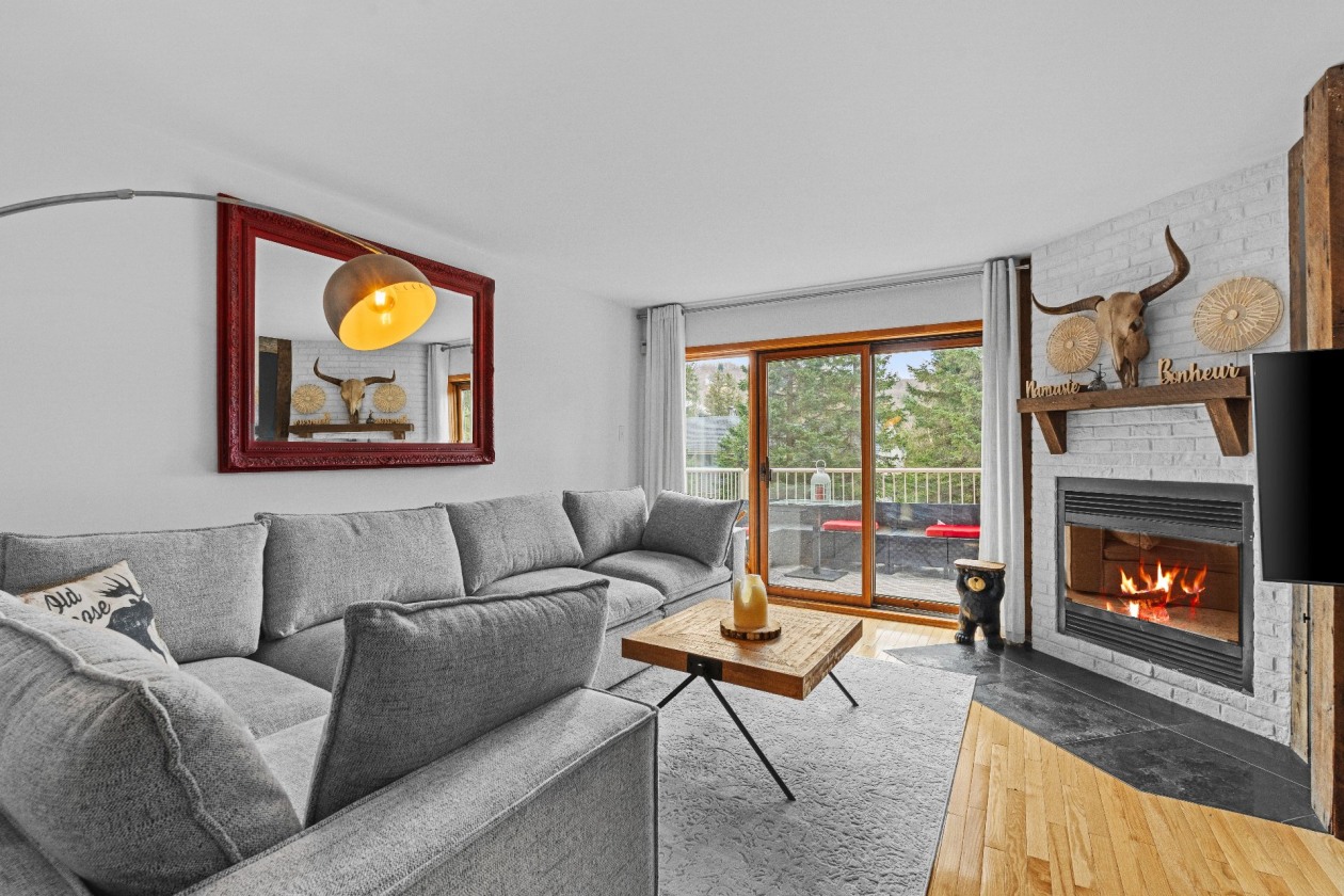Salon — 782, Rue Principale, 146, Saint-Sauveur, J0R1R2, Saint-Sauveur
