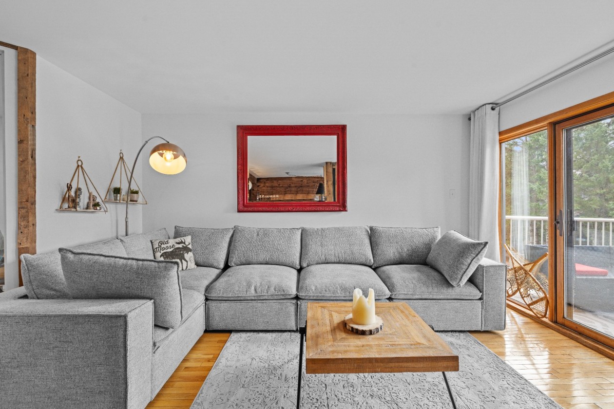 Salon — 782, Rue Principale, 146, Saint-Sauveur, J0R1R2, Saint-Sauveur