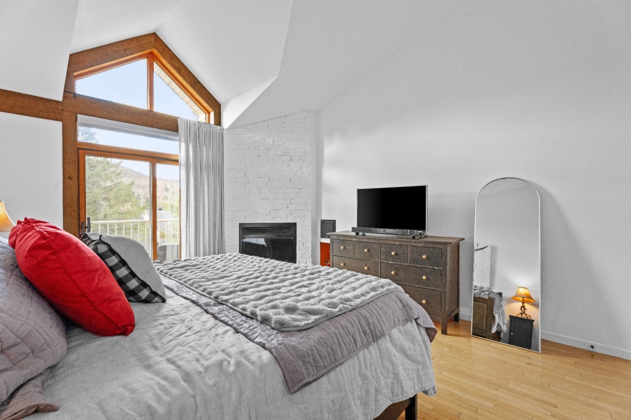 Chambre à coucher principale — 782, Rue Principale, 146, Saint-Sauveur, J0R1R2, Saint-Sauveur