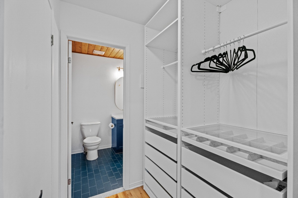 Penderie — 782, Rue Principale, 146, Saint-Sauveur, J0R1R2, Saint-Sauveur