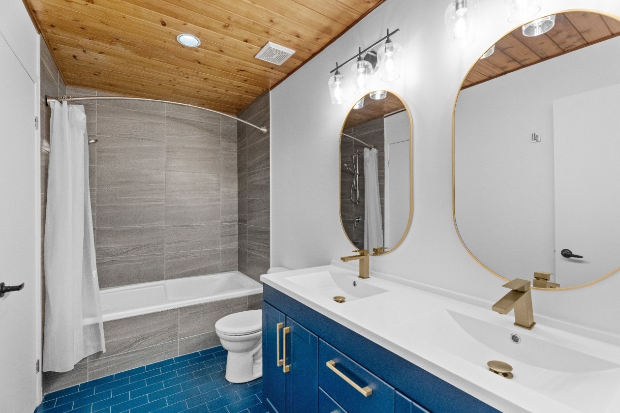 Salle de bains — 782, Rue Principale, 146, Saint-Sauveur, J0R1R2, Saint-Sauveur