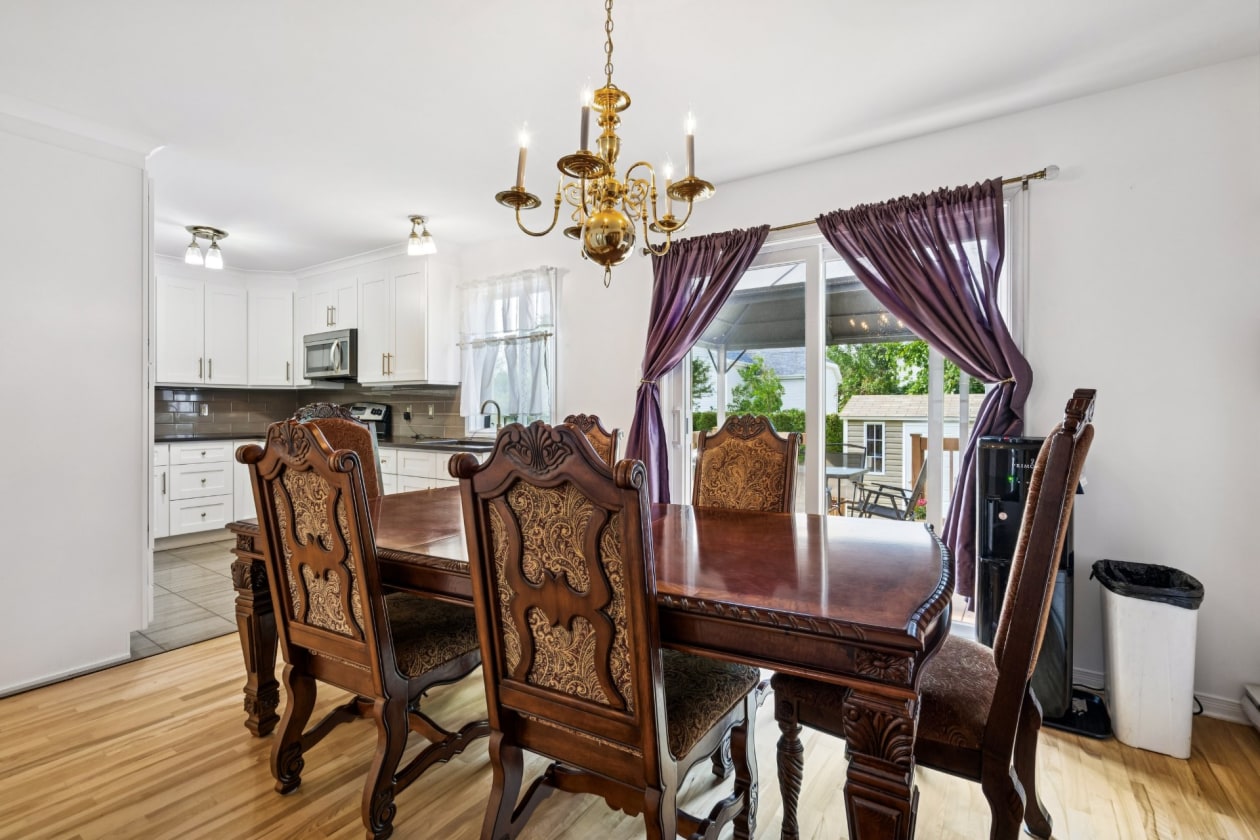 Salle à manger — 150, Rue Joseph-Lalumière, Châteauguay, J6J5Z1, Châteauguay