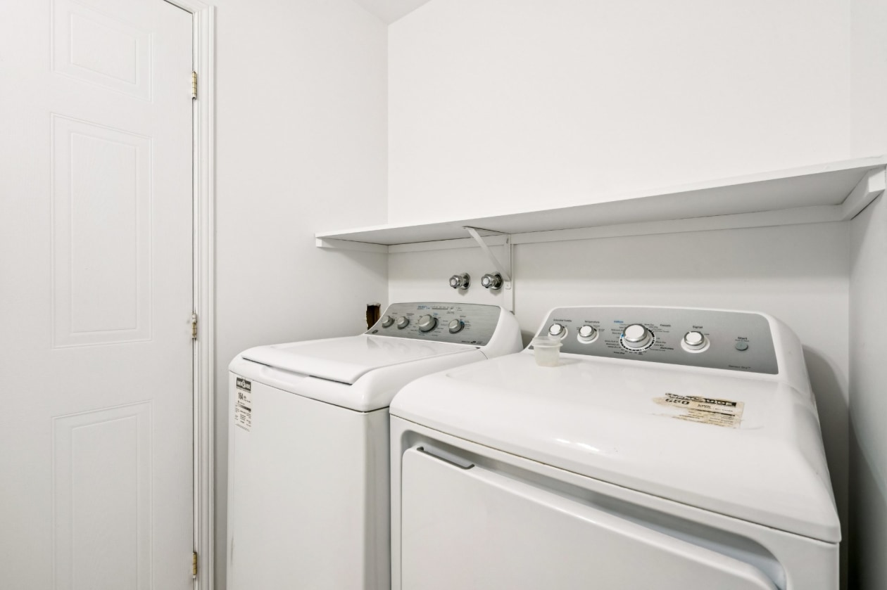 Salle de lavage — 150, Rue Joseph-Lalumière, Châteauguay, J6J5Z1, Châteauguay