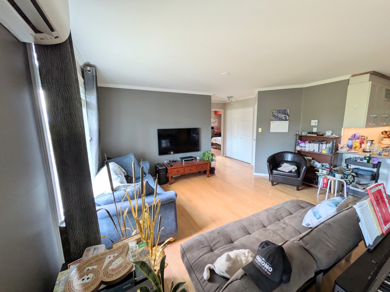 Salon — 307-4310 Rue du Rapide, 307, Lévis, G6X 3S5, Lévis
