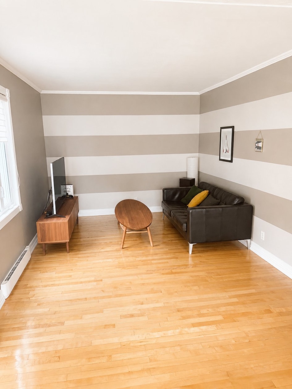 Salon — 2293, Rue d'Ortona, Saguenay (Jonquière), G7S1C5, Saguenay (Jonquière)